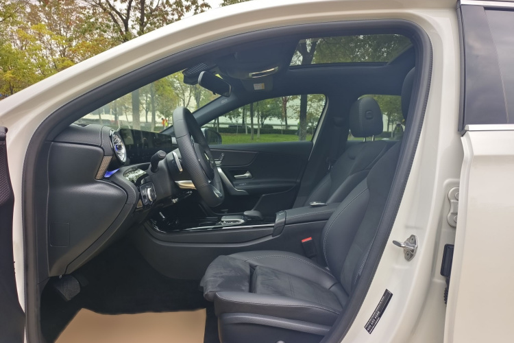 奔驰A级 2022款 改款三 A 200 L 运动轿车时尚型局部细节19