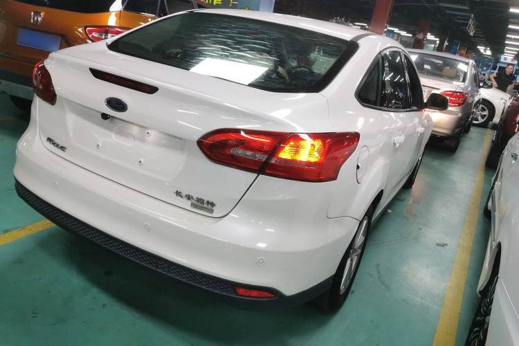 福特 福克斯 2015款 三厢 EcoBoost 125 自动超能风尚型车身外观6005