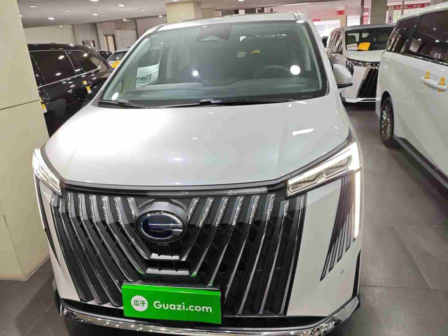 佛山二手广汽传祺M8 2024款，花紧凑新车的钱开中大型MPV？
