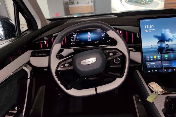 吉利汽车 博越L 2023款 1.5TD DCT尊贵型中控内饰13