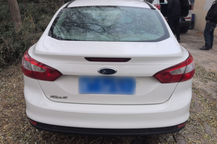 福特 福克斯 2012款 三厢 1.6L 自动舒适型车身外观6