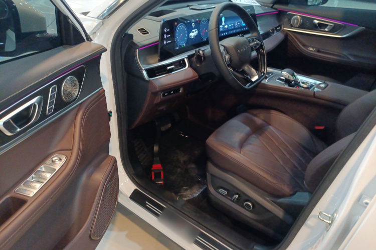 奇瑞 瑞虎8 PRO 2024款 冠军版 390T 两驱巅峰版 7座中控内饰20