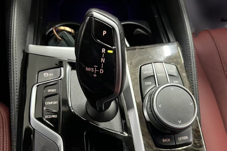 宝马5系 2019款 530Li xDrive M运动套装中控内饰7003