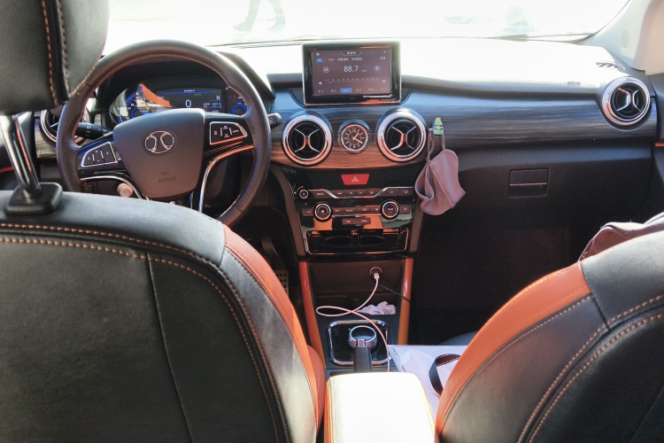 北汽新能源EX 2018款 EX360 新潮版中控内饰12