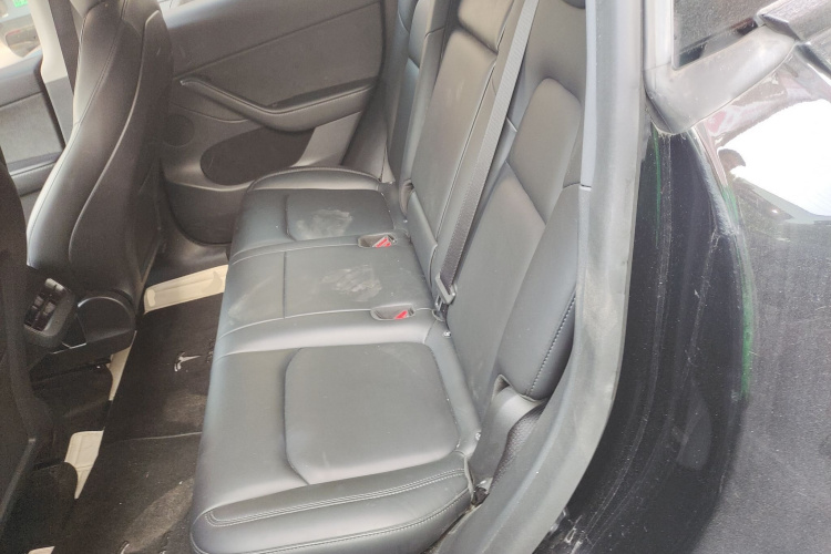 特斯拉 Model Y 2022款 长续航全轮驱动版中控内饰7004