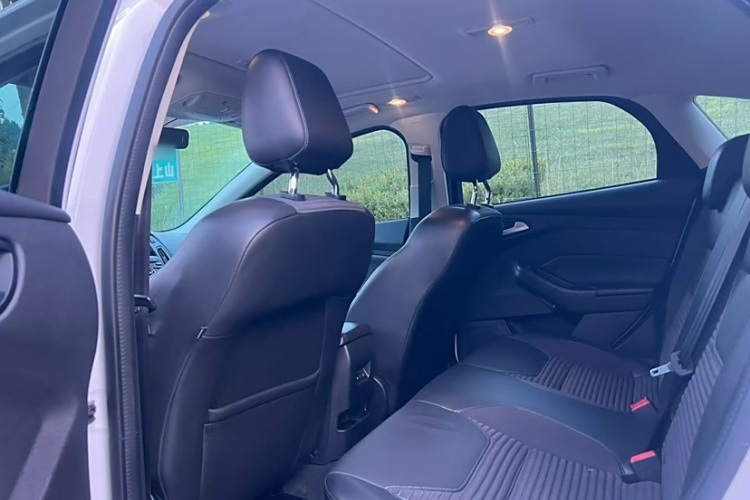 福特 福克斯 2017款 两厢 1.6L 手动风尚型智行版车身外观6003