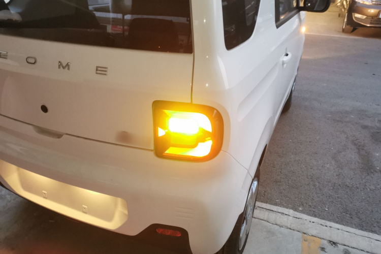 吉利银河 2024款 熊猫mini 200km 耐力熊车身外观6006