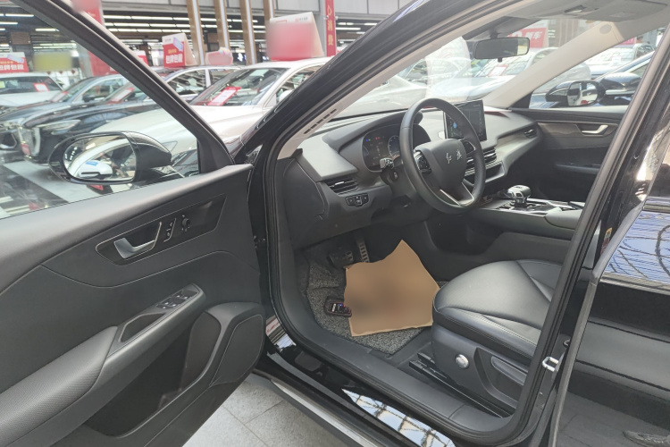 红旗E-QM5 2022款 431km 充电乐享版中控内饰20