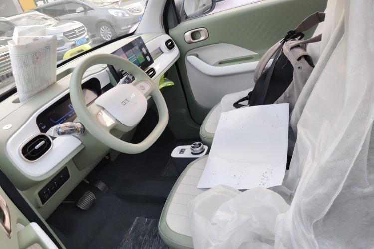 吉利银河 2025款 210km 熊猫骑士中控内饰19