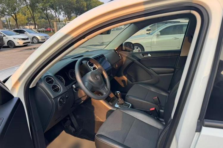 大众 途观 2016款 300TSI 自动两驱风尚版中控内饰7002