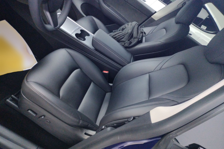 特斯拉 Model Y 2022款 长续航全轮驱动版局部细节19