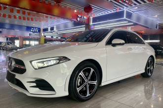 奔驰A级 2022款 改款二 A 200 L 运动轿车时尚型
