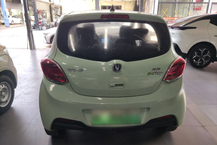 长安欧尚 奔奔E-Star 2021款 国民版 多彩款 磷酸铁锂（31.86kWh）车身外观6