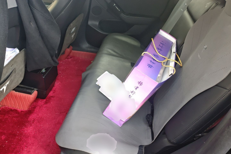 特斯拉 Model Y 2022款 后轮驱动版中控内饰21