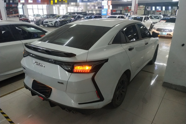 东风风神 奕炫 2023款 1.5L 自动荣耀版车身外观6005