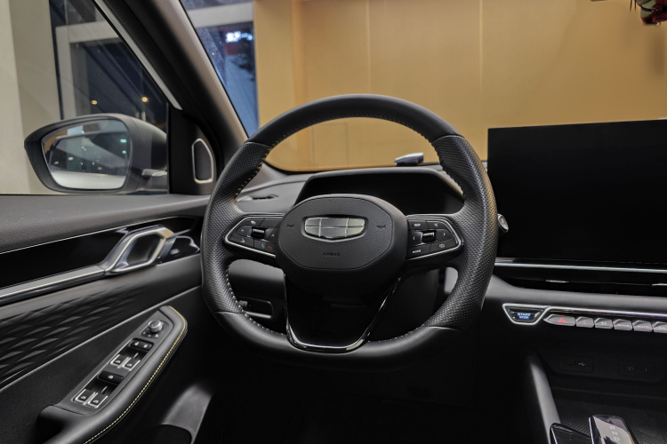 吉利汽车 2025款 缤越L 1.5TD DCT星耀中控内饰7011