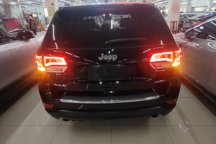 Jeep 大切诺基(进口) 2017款 3.0L 舒享导航版车身外观6