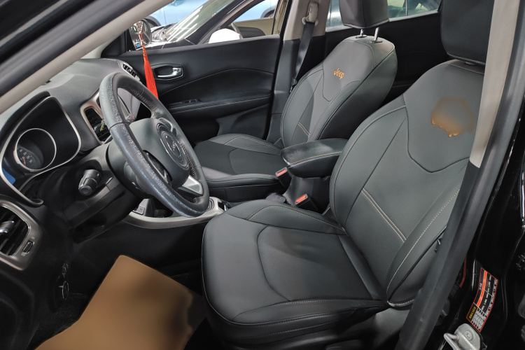 Jeep 指南者 2017款 200T 自动家享版局部细节19