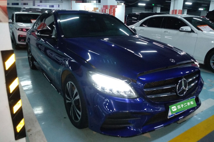 奔驰C级 2019款 C 260 运动版车身外观3