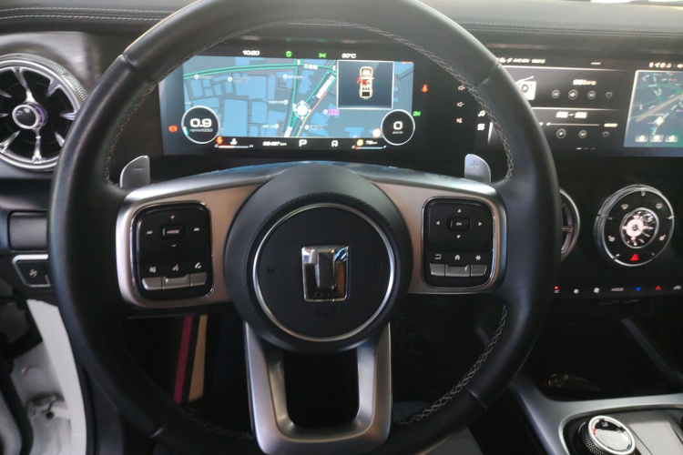 坦克300 2023款 越野版 2.0T 征服者中控内饰13