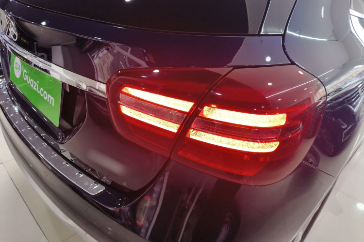 奔驰GLA 2018款 GLA 200 动感型车身外观9