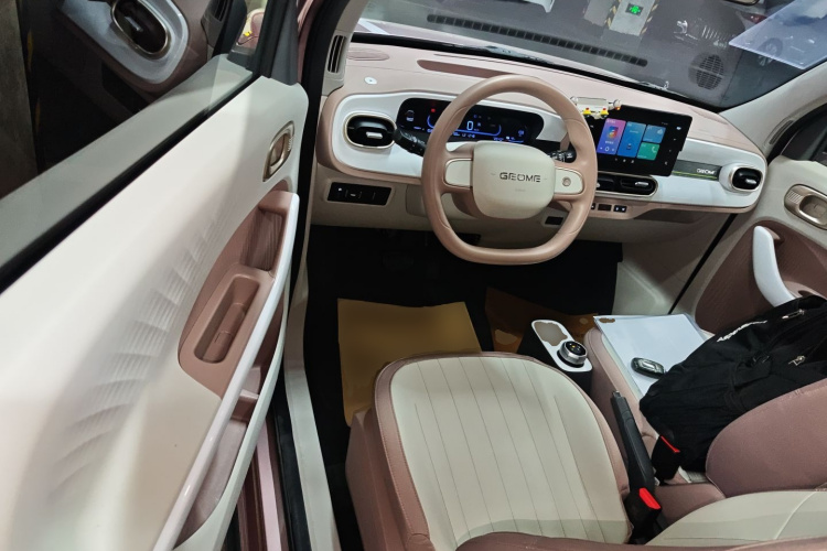 吉利银河 2025款 210km 熊猫卡丁中控内饰20