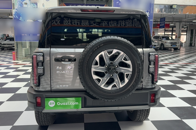 北京BJ40 2024款 2.0T 全新刀锋英雄版 攀登者车身外观6004