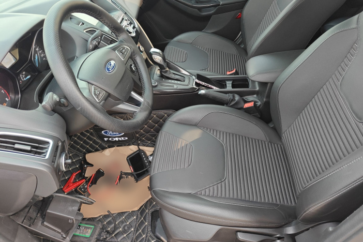 福特 福克斯 2018款 三厢经典 1.6L 自动风尚型智行版中控内饰19