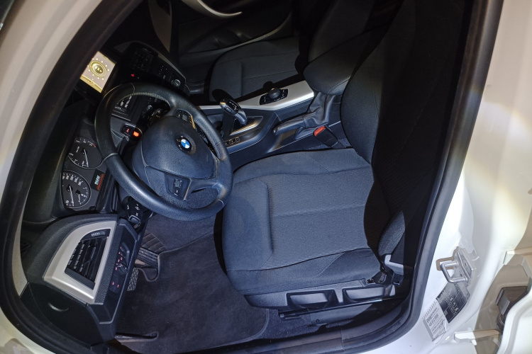 宝马1系(进口) 2013款 改款 116i 领先型局部细节19