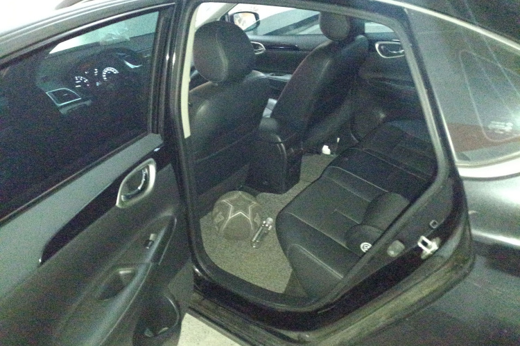 日产 轩逸 2019款 1.6XV CVT智联尊享版 国VI中控内饰7004