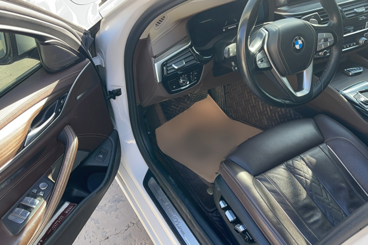 宝马5系 2020款 530Li 尊享型 豪华套装中控内饰7002