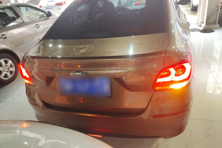 雪佛兰 科沃兹 2016款 1.5L 手动欣享版车身外观6