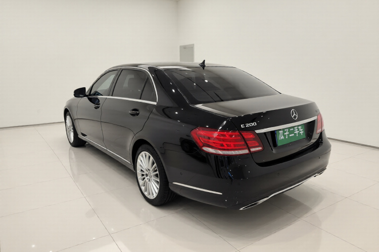 奔驰E级 2015款 E 200 L车身外观5