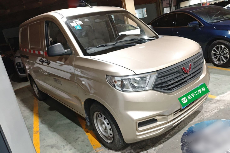 五菱汽车 五菱宏光V 2022款 1.5L劲取版封窗车电动助力LAR车身外观6002