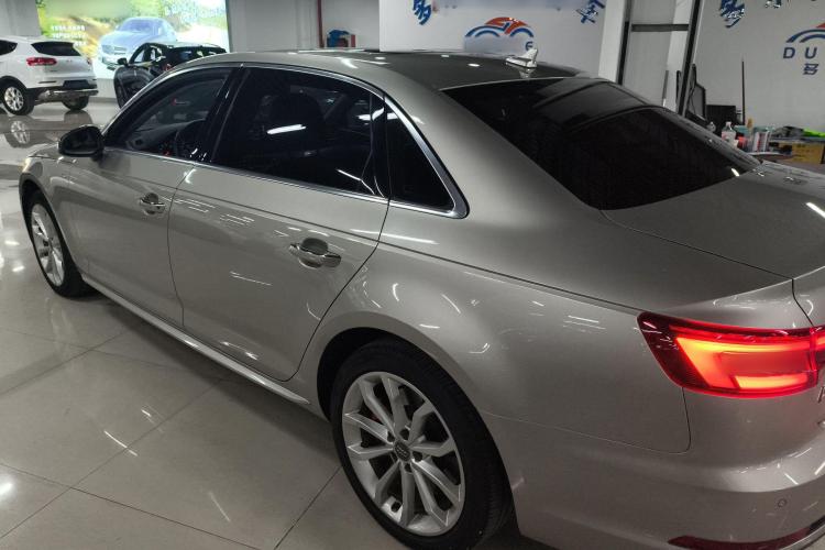 奥迪A4L 2018款 30周年年型 45 TFSI quattro 个性运动版车身外观4