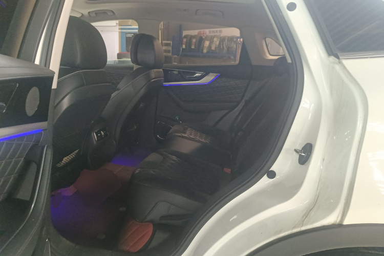 红旗HS5 2019款 2.0T 智联旗享版中控内饰21