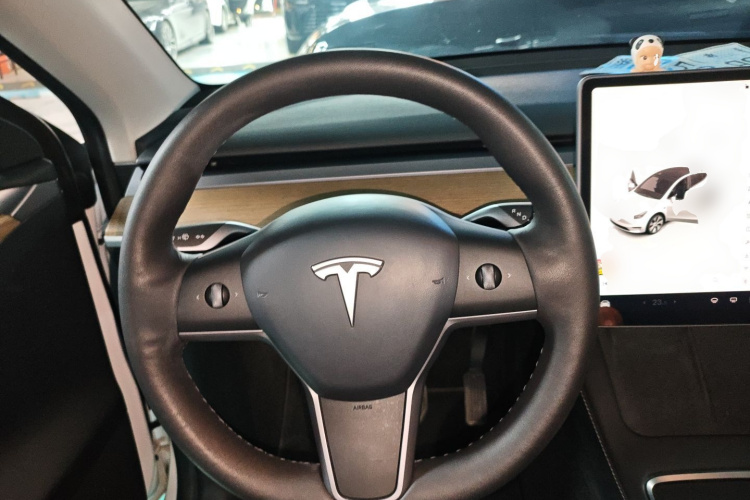 特斯拉 Model Y 2022款 改款 后轮驱动版中控内饰13