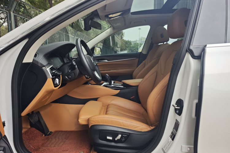 宝马6系GT 2022款 630i 豪华设计套装中控内饰7002