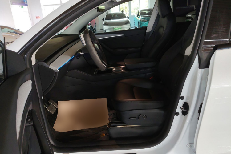 特斯拉 Model Y 2023款 长续航全轮驱动版中控内饰19