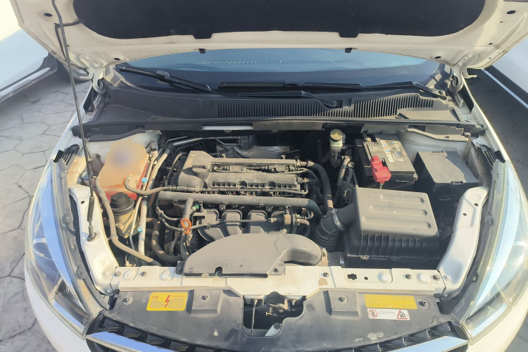 奇瑞 艾瑞泽5 2017款 1.5L 手动领潮版机舱底盘24