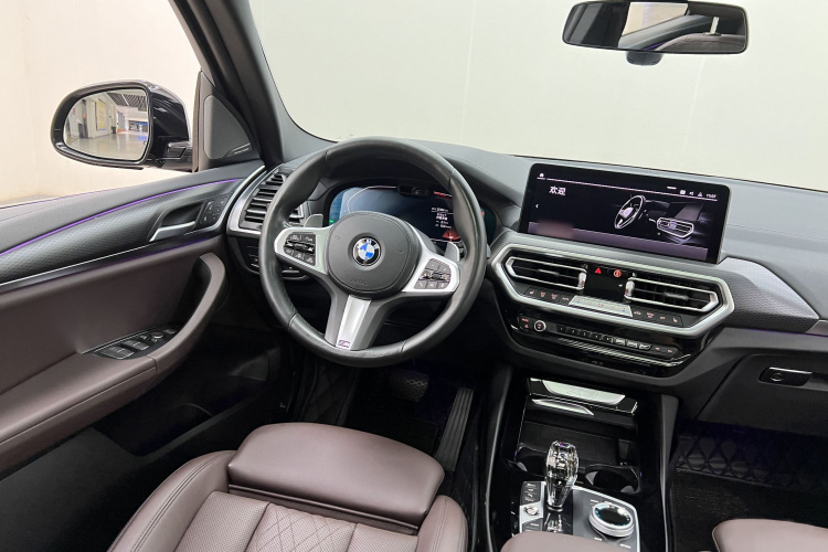 宝马X3 2022款 改款二 xDrive30i 尊享型 M曜夜套装中控内饰7004