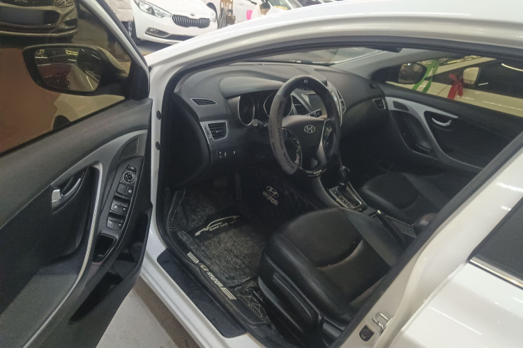 现代 朗动 2016款 1.6L 自动尊贵型中控内饰20