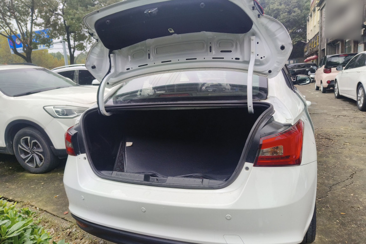 奇瑞 艾瑞泽5 2017款 1.5L CVT豪华版机舱底盘23