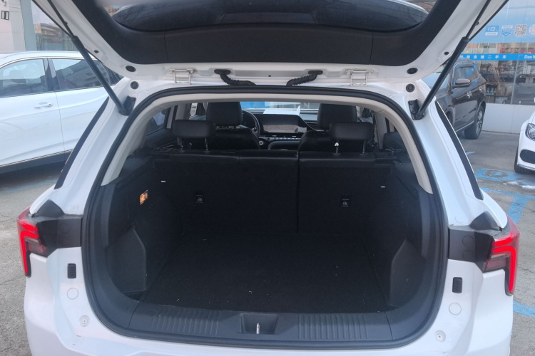 奔腾T55 2022款 1.5T 自动飞跃款机舱底盘23