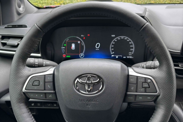 丰田 格瑞维亚 2023款 2.5L混动 旗舰VIP版中控内饰7004