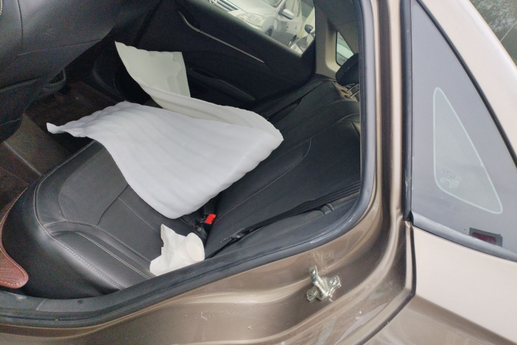 别克 英朗 2015款 15N 自动豪华型中控内饰21