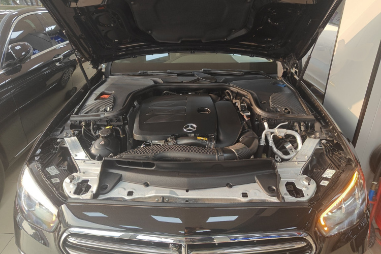 奔驰E级 2021款 改款 E 300 L 豪华型机舱底盘24