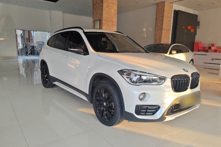 宝马X1 2019款 sDrive18Li 尊享型车身外观3