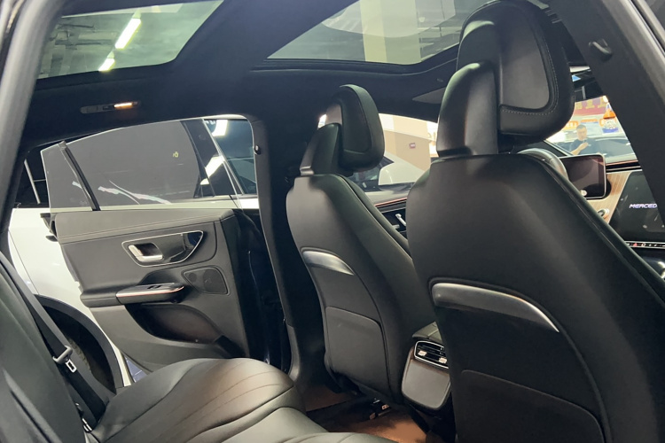 奔驰EQE 2022款 350 先锋版中控内饰7004