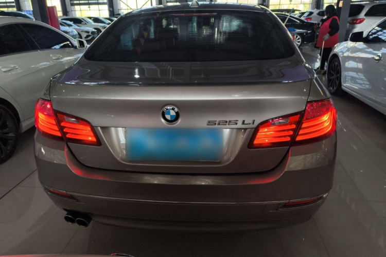 宝马5系 2014款 525Li 豪华设计套装车身外观6